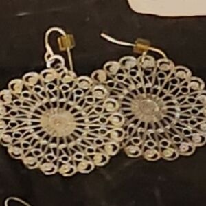 Elegant Silver Filigree dangle Earrings vintage find